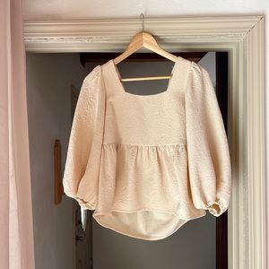 JUST Female cream textured blouse size Small Lisa Says Gah